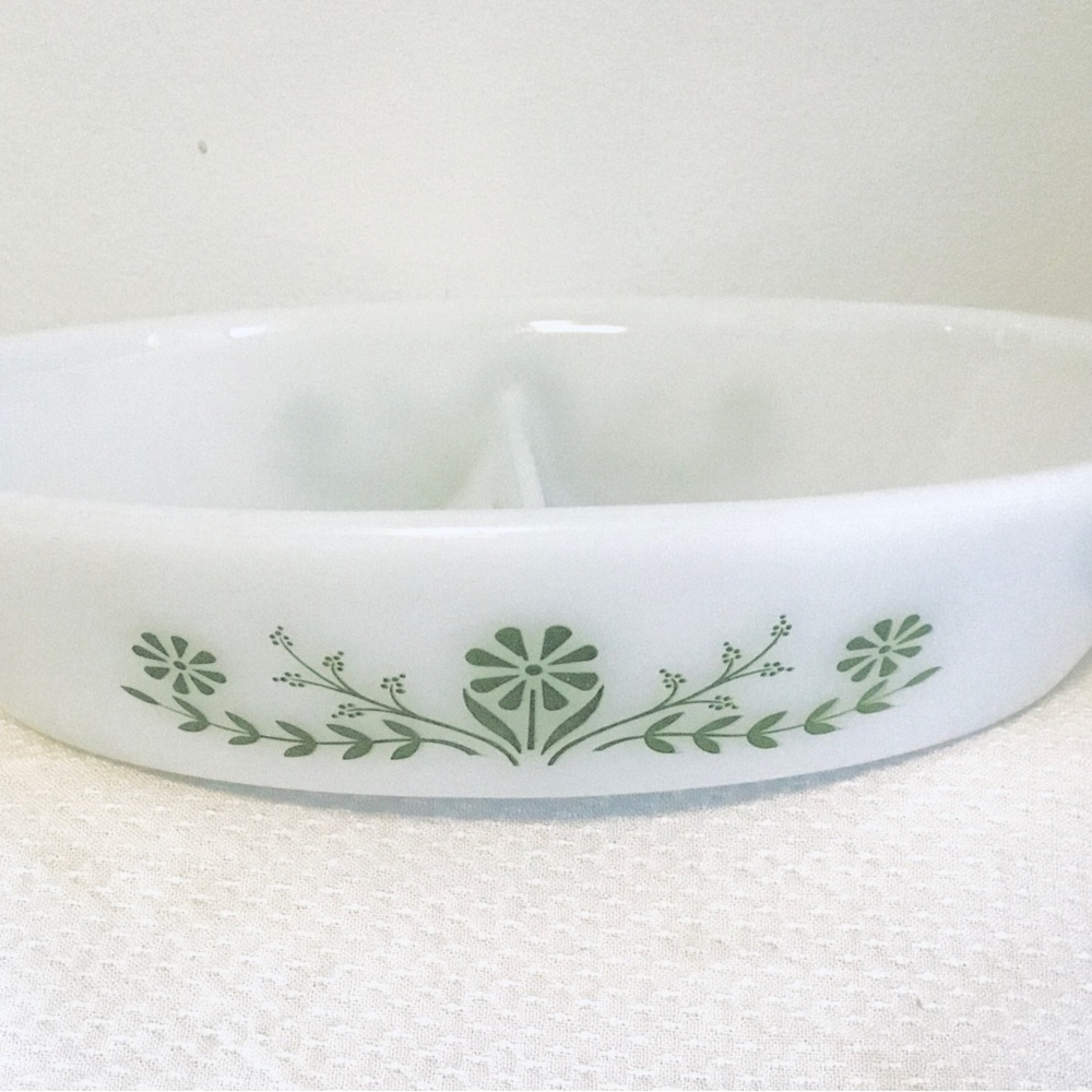 Pre-Owned Glasbake Vintage Jeannette Daisy Green Divided Casserole #J2352
